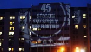 "Stay strong, keep fighting": Fans geben Schumi mit einer beeindruckenden Wandprojektion Kraft