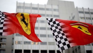 Auch in Grenoble gedenken Ferrari-Fans dem verunglückten Michael Schumacher
