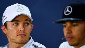 Nico Rosberg (l.) will seinem Teamkollegen den WM-Titel nicht schenken
