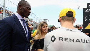 Sportlich geht es in der Startaufstellung zu. Hier unterhält sich Nico Hülkenberg mit Tennis-Beauty Eugenie Bouchard und NBA-Star Bismack Biyombo