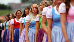 Traditionell gekleidet sind auch diese Madeln. Ein Blumenkranz im Haar und Dirndl sind im Alpenland eben Pflicht