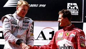 Bis dahin dauert es aber noch ein paar Jährchen. Schließlich muss er Mika Häkkinen im McLaren 1998, 1999 die Vorfahrt lassen.