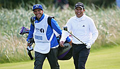 Von wegen "Bad Boy": Carlos Tevez (l.) als Caddie bei den British Open