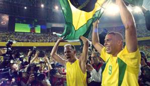 2002, Weltmeister mit Brasilien: Deutschlands Oliver Kahn wurde zwar zum besten Spieler des Turniers gewählt, im Finale patzte er aber bitter. Während Kahn am Pfosten heulte, feierte Marc-Andre ter Santos mit Ronaldo.
