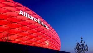 "Mir hat noch keiner die Frage beantworten können, warum man in ein Stadion wie die Allianz Arena, in die 70.000 Leute reinpassen, nicht 20.000 reinstecken kann", sagt Lehmann und erntet daraufhin heftige Kritik.