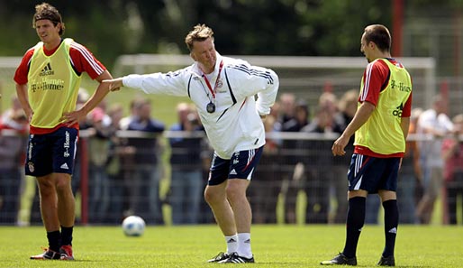 Der Chef und sein bestes Pferd im Stall: Louis van Gaal (M.) zeigt Franck Ribery (r.) den Weg