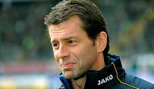 Michael Skibbe sucht weiter nach einem neuen Stürmer für Frankfurt