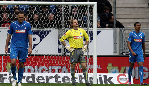 Auflösungserscheinungen? Josip Simunic, Timo Hildebrand und Luiz Gustavo (v.l.)