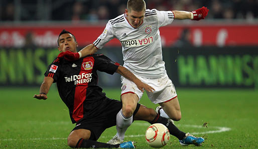 Bayer Leverkusens Arturo Vidal (l.) liebäugelt langfristig mit einem Wechsel nach Italien oder Spanien