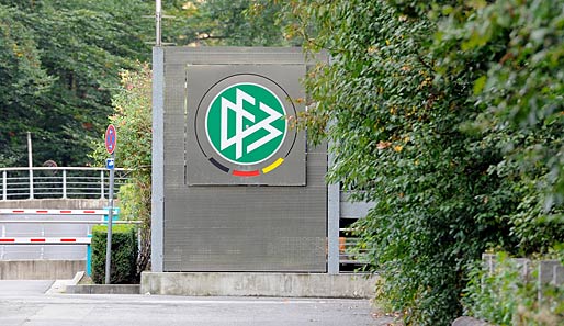 Insgesamt 70 Schiedsrichter des DFB stehen laut "Spiegel" auf dem Zettel der Steuerfahnder