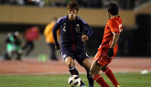 Hiroki Sakai (l.) soll die Abwehr von Hannover 96 verstärken