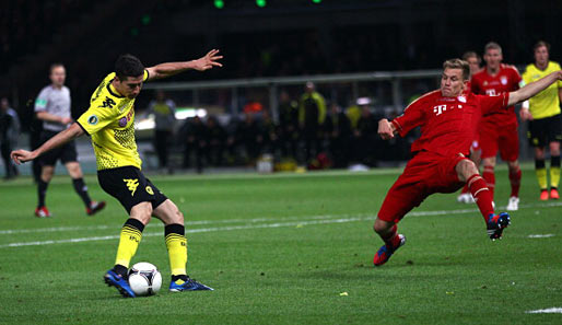 Auf der Insel begehrt: Dortmunds Robert Lewandowski (l.), hier gegen Bayerns Holger Badstuber