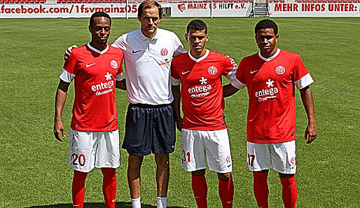 Tuchel mit den Neuzugängen Junior Diaz (l.), Shawn Parker und Chinedu Ede