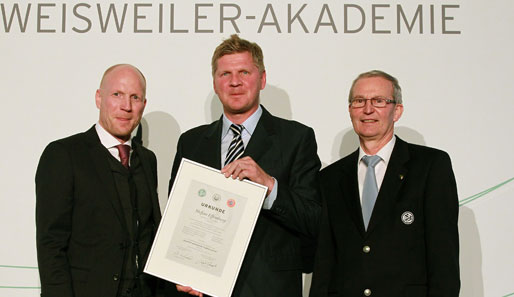 Stefan Effenberg (M.) hat im März seine Trainerlizenz erhalten