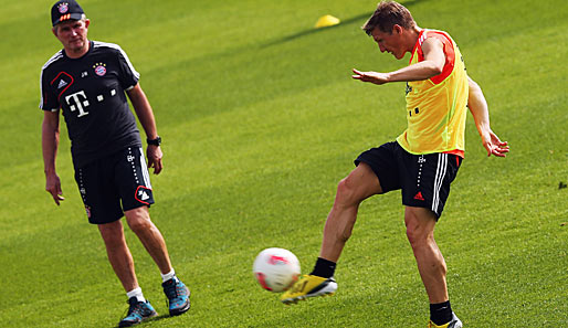 Jupp Heynckes (l.) lobte Bastian Schweinsteiger (r.) auf einer Pressekonferenz in höchsten Tönen