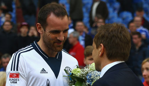 Christoph Metzelder (l.) wurde am Wochenende von Schalke 04 herzlich verabschiedet