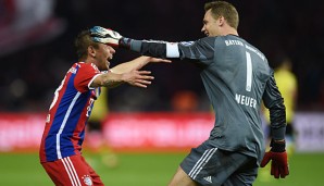 Manuel Neuer (r.) will noch lange mit den Bayern jubeln