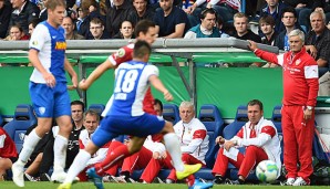 Armin Veh (r.) und der VfB sind schon in Runde eins an Bochum gescheitert