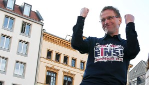 Ralf Rangnick, hier bei der Aufstiegsfeier der Bullen, will Erfolg - aber wohl nicht um jeden Preis