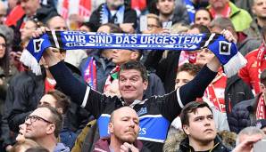 Die HSV-Fans feuern ihr Team im Abstiegskampf an.