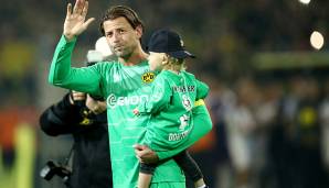 Anschließend lief der stolze Papa eine Ehrenrunde durchs Stadion und wandte sich per Mikrofon an seine Fans. Weidenfeller bedankte sich für einen tollen und emotionalen Abend.