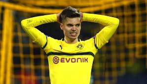 Auf der Verkaufsliste stand im Winter bereits Julian Weigl, der bei einem entsprechenden Angebot hätte gehen dürfen. Nach Informationen des Blattes erfolgte nun die Kehrtwende. Favre möchte in Zukunft auf den 23-Jährigen als Innenverteidiger bauen.