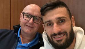 Holger Fischer mit Schalke-Profi Daniel Caligiuri.