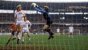 Platz 16: 1. FC KÖLN 1977/78 - 86 Tore. Es war der erste Ligatitel für den Effzeh, der mit Dieter Müller (24 Treffer) auch den geteilten Torschützenkönig stellte. Und die 86 Treffer waren auch nötig.