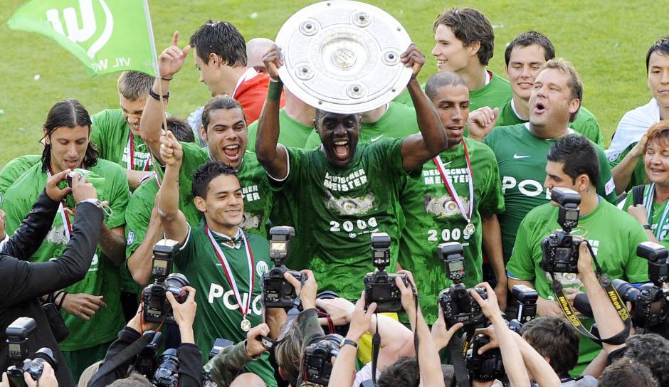 Früher war es in der Bundesliga üblich, dass verschiedene Klubs die Meisterschaft gewannen. 2009 etwa gelang das Kunststück Felix Magaths VfL Wolfsburg. Wir erinnern an die Protagonisten des legendären 5:1 der Wölfe gegen den FC Bayern.