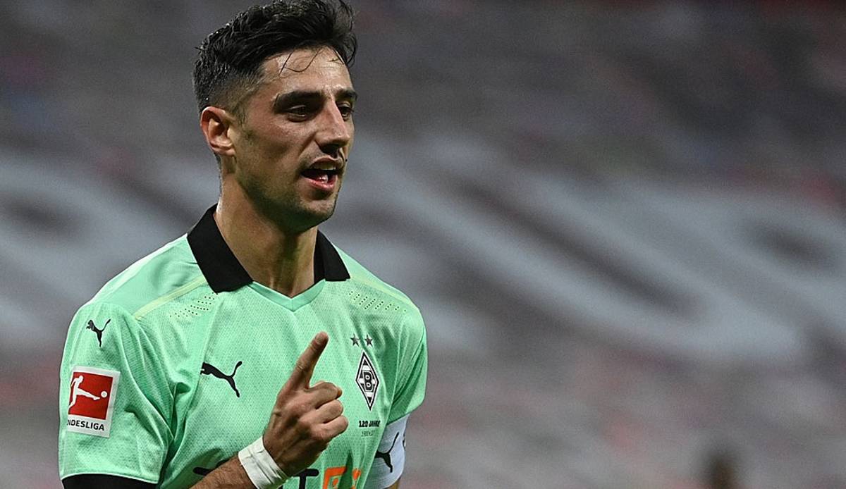 Kapitän Lars Stindl vom Bundesligisten Borussia Mönchengladbach sieht den Fußball in der Verantwortung, zu politischen Themen Stellung zu beziehen und Zeichen zu setzen.