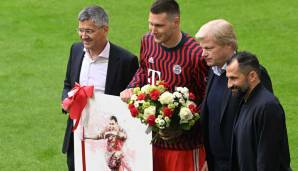 Blumen gab es vor der Partie schon für Niklas Süle. Der Innenverteidiger wechselt ablösefrei zu Borussia Dortmund.