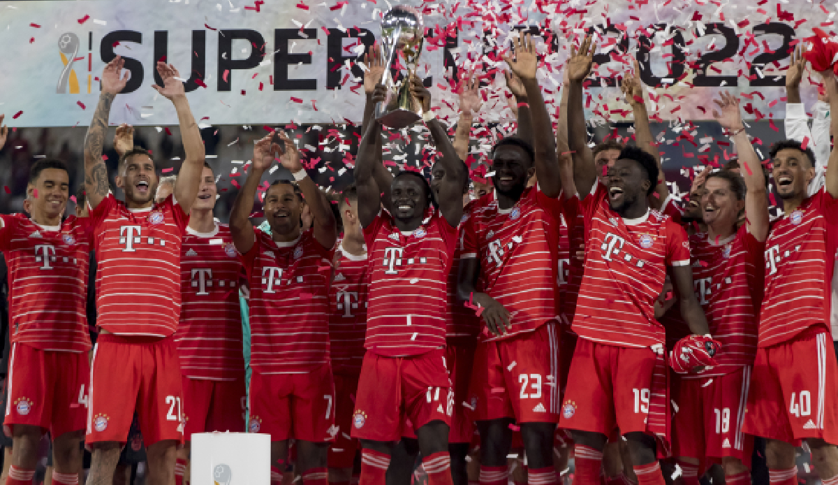 Der FC Bayern München hat mit einem 5:3-Sieg über RB Leipzig im Supercup den ersten Titel der Saison eingefahren. Im Netz erntete Jamal Musiala viel Lob, während die Eröffnungszeremonie und der Stadionsprecher weniger gut ankamen ...