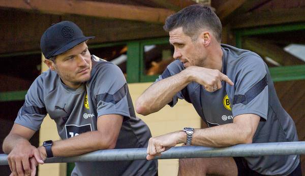 Sportdirektor Sebastian Kehl (r.) und Trainer Edin Terzic wollen mit dem BVB kommende Saison wieder angreifen.