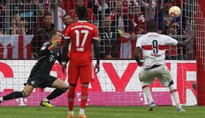 Nachspielzeit in München: Stuttgarts Serhou Guirassy verwandelt den Elfer gegen Manuel Neuer zum 2:2-Endstand.