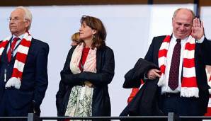 Edmund Stoiber (l.) hat die Bayern-Bosse nach der Wut-PK verteidigt.