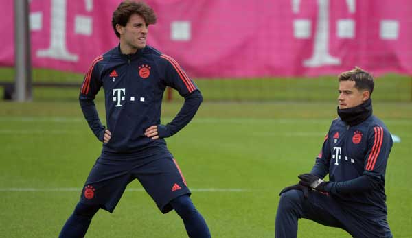 Alvaro Odriozola (l.) will sich beim FC Bayern durchsetzen.