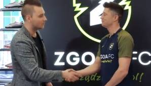2018 investierte Robert außerdem in Zgoda FC, laut dem Business Insider einem der größten Fußball- und Sportartikel-Stores in Polen.
