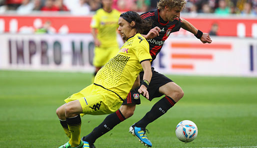 Leverkusens Stefan Kießling (r.) im Zweikampf mit Dortmunds Neven Subotic