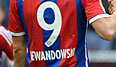 Robert Lewandowski (l.) traf bei Bayerns Sieg gegen Frankfurt zwei Mal