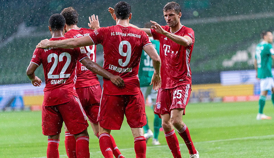 Mit seinem 31. Saisontreffer hat Robert Lewandowski den FC Bayern zum Titel geschossen. Neben dem Polen war auch Manuel Neuer im entscheidenden Moment zur Stelle, während ein Offensivtrio unauffällig blieb. Die Noten der Münchner beim Sieg in Bremen.