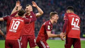 Der FC Bayern München hat sich mit dem 3:1 gegen den BVB den zehnten deutschen Meistertitel in Serie gesichert. Ein Münchner Angreifer überragte, zwei Dortmunder bekamen die Note 5,5. Die Noten zum Spiel.