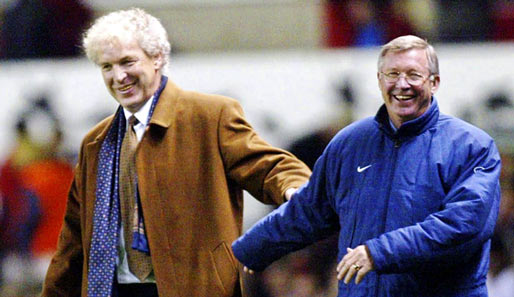 Klaus Toppmöller (l.) zog 2002 mit Leverkusen über ManUtd (2:2/1:1) ins Champions-League-Finale ein