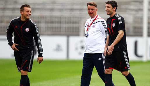 Gute Laune beim FC Bayern in Lyon: Ivica Olic, Louis van Gaal, Mark van Bommel (v.l.)