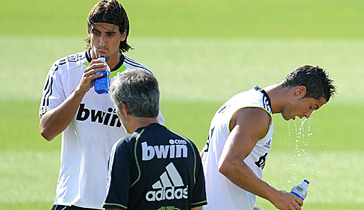 Eine Art Lieblingsspieler: Sami Khedira (l.) hat bei Trainer Jose Mourinho einen Stein im Brett