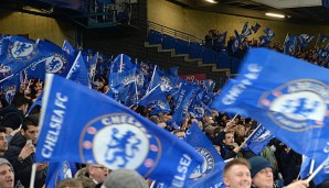 Die friedlichen Fans der Blues dürfen weiter ihre Fahnen im Stadion schwenken