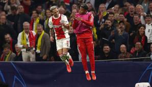 De Volkskrant (Niederlande): "Herrliches Ajax demütigte die Deutschen so wie Deutsche beinahe nie gedemütigt werden. Mit Fußball von einer erstaunlichen Überlegenheit walzte Ajax Borussia Dortmund nieder."