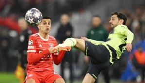 João Cancelo (links) spielte mit dem FC Bayern im Viertelfinale der Champions League gegen Manchester City.