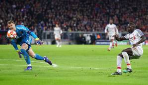 FC BAYERN - MANUEL NEUER: Sah beim 0:1 durch Mane schlecht aus, als er seinen Kasten unnötigerweise verließ und sich dann auch noch einfach umkurven ließ. Parierte in der ersten Halbzeit noch einen scharfen Schuss von Robertson. Note: 4,5.