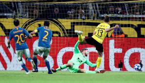 RAPHAEL GUERREIRO: Kam für Bruun Larsen und hielt die Joker-Serie des BVB am Leben: Guter Laufweg und gutes Finish beim 2:0, beim 4:0 spritzte er abgezockt dazwischen. Note: 1,5.