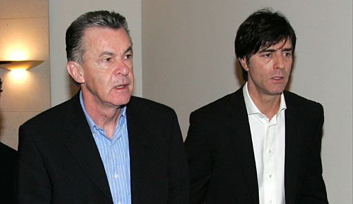 Ottmar Hitzfeld (l.) ist seit 2008 Nationaltrainer der Schweiz